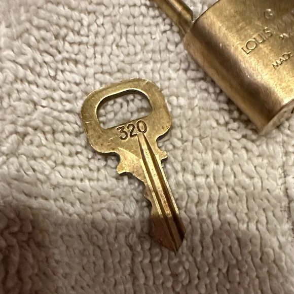 Louis Vuitton Brass Padlock with Key 320 - Picture 5 of 8